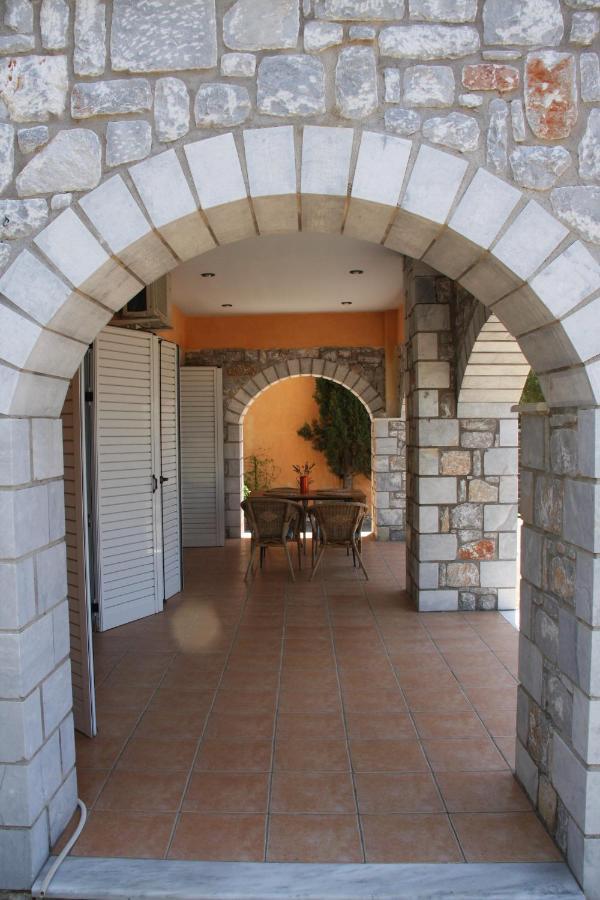 Villa Sea And Mountain View Kalamata Esterno foto