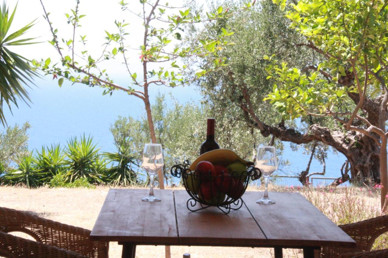 Villa Sea And Mountain View Kalamata Esterno foto
