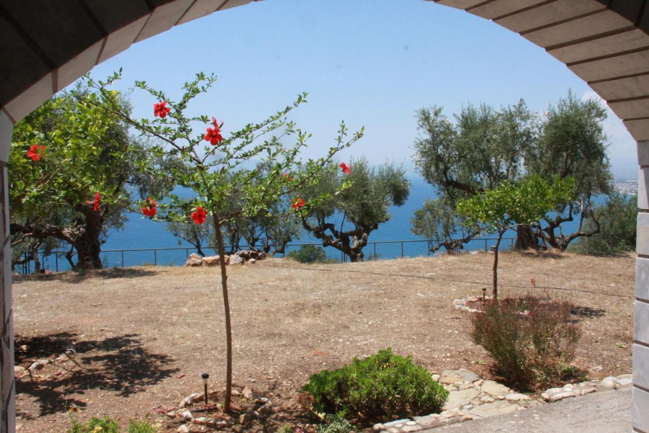 Villa Sea And Mountain View Kalamata Esterno foto